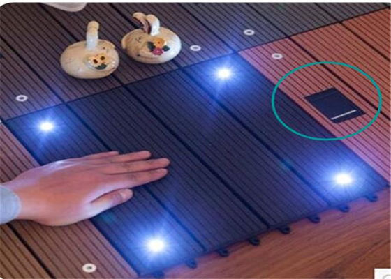 Trung Quốc Gỗ nhựa Composite DIY Flooring Board với ánh sáng đầy màu sắc nhà máy sản xuất